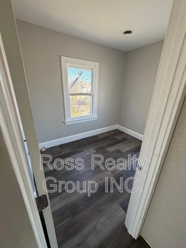 Building Photo - 400 Spencer St