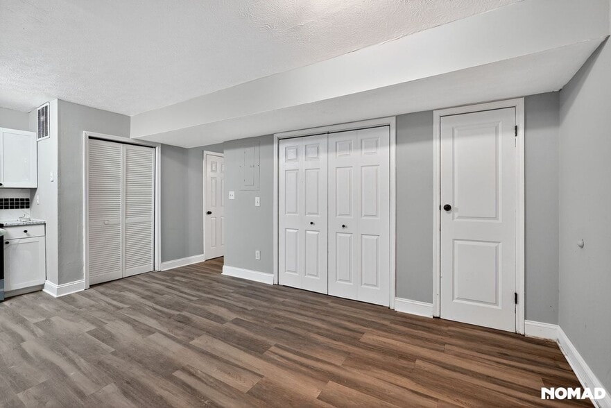 Building Photo - 5952 Stonewall Dr