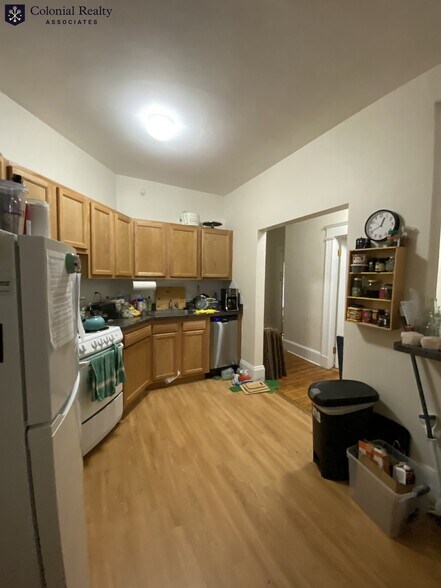 Building Photo - 1587 Beacon St