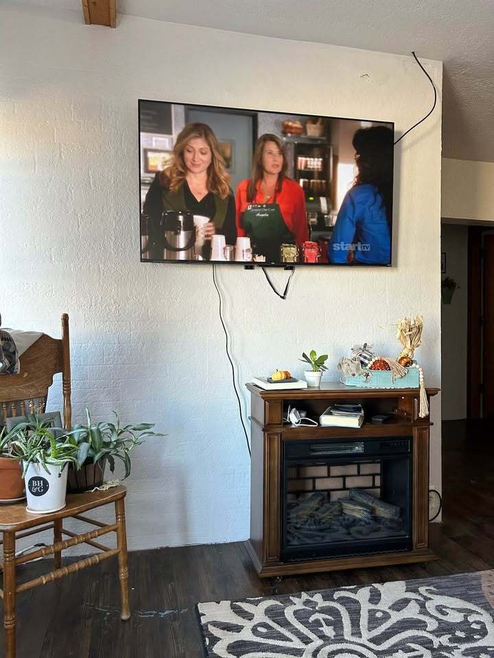 Building Photo - 212 Main St