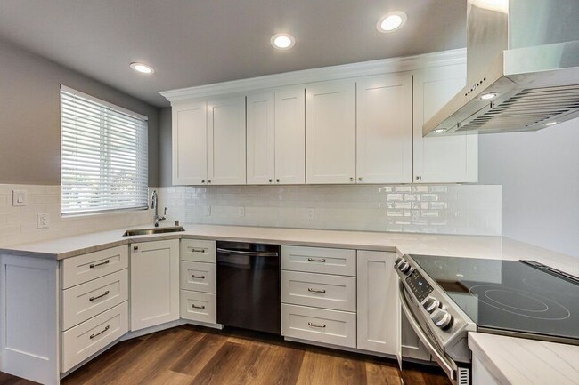 Primary Photo - 4401 Castanos St