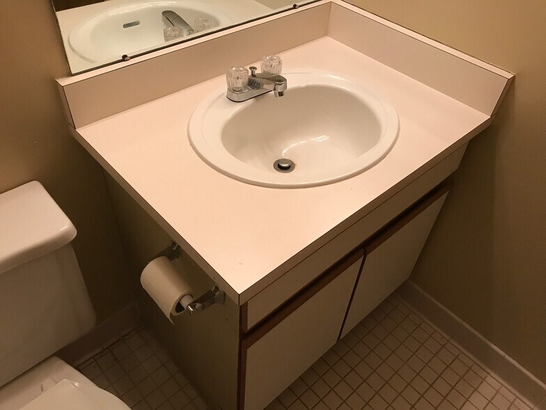 Building Photo - 42825 Lilley Pointe Dr