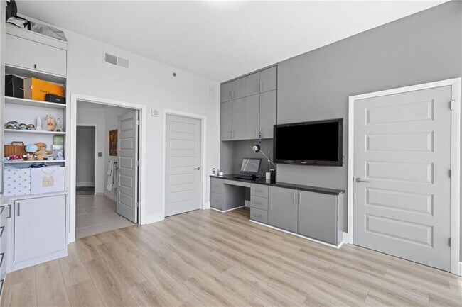 Building Photo - 1080 Peachtree St NE