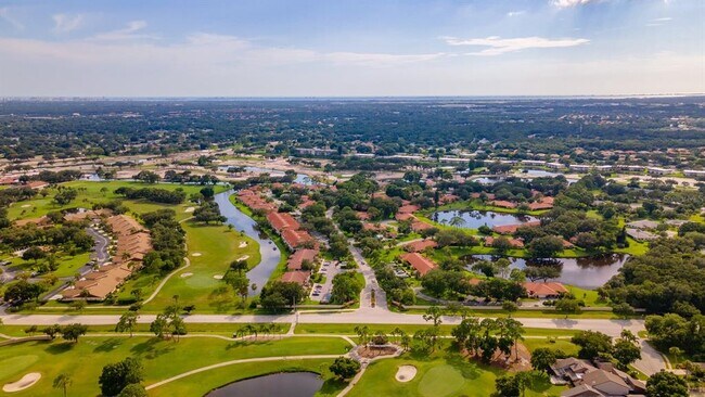 Building Photo - 5640 Golf Pointe Dr
