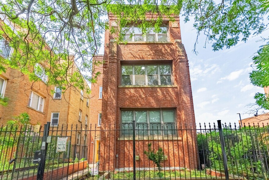 Building Photo - 7630 N Marshfield Ave