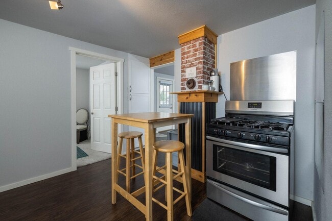 Building Photo - 415 SW Black Butte Blvd