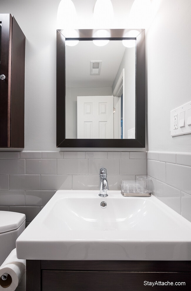 Building Photo - 1724 21st St NW