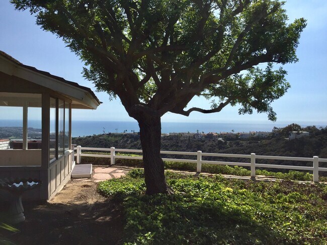 Building Photo - $1000 OFF FIRST MONTH! Gorgeous 2 Bedroom ...