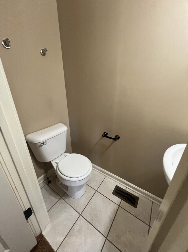 Building Photo - 3462 Southwood Dr