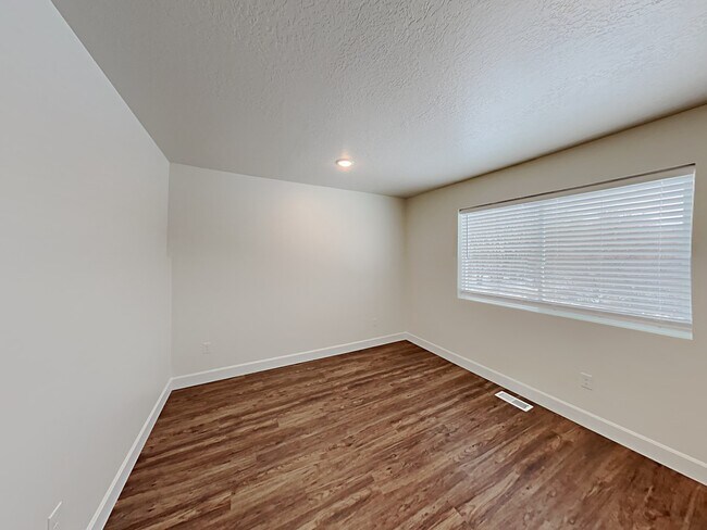 Building Photo - 1389 E Perelle Lane