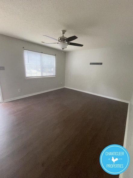 Building Photo - 2146 Charles St