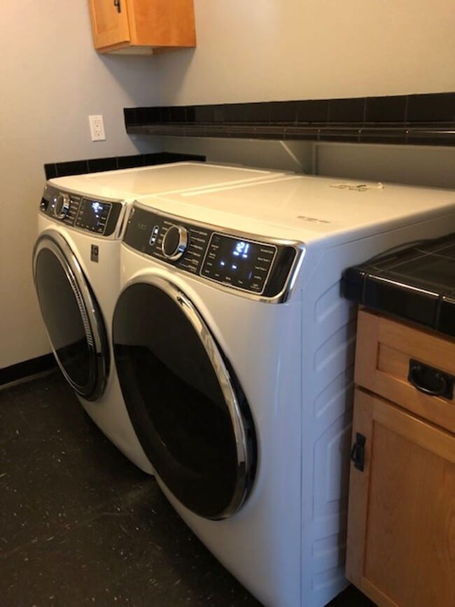 Building Photo - One Bedroom, One and a Half Bath Home in S...