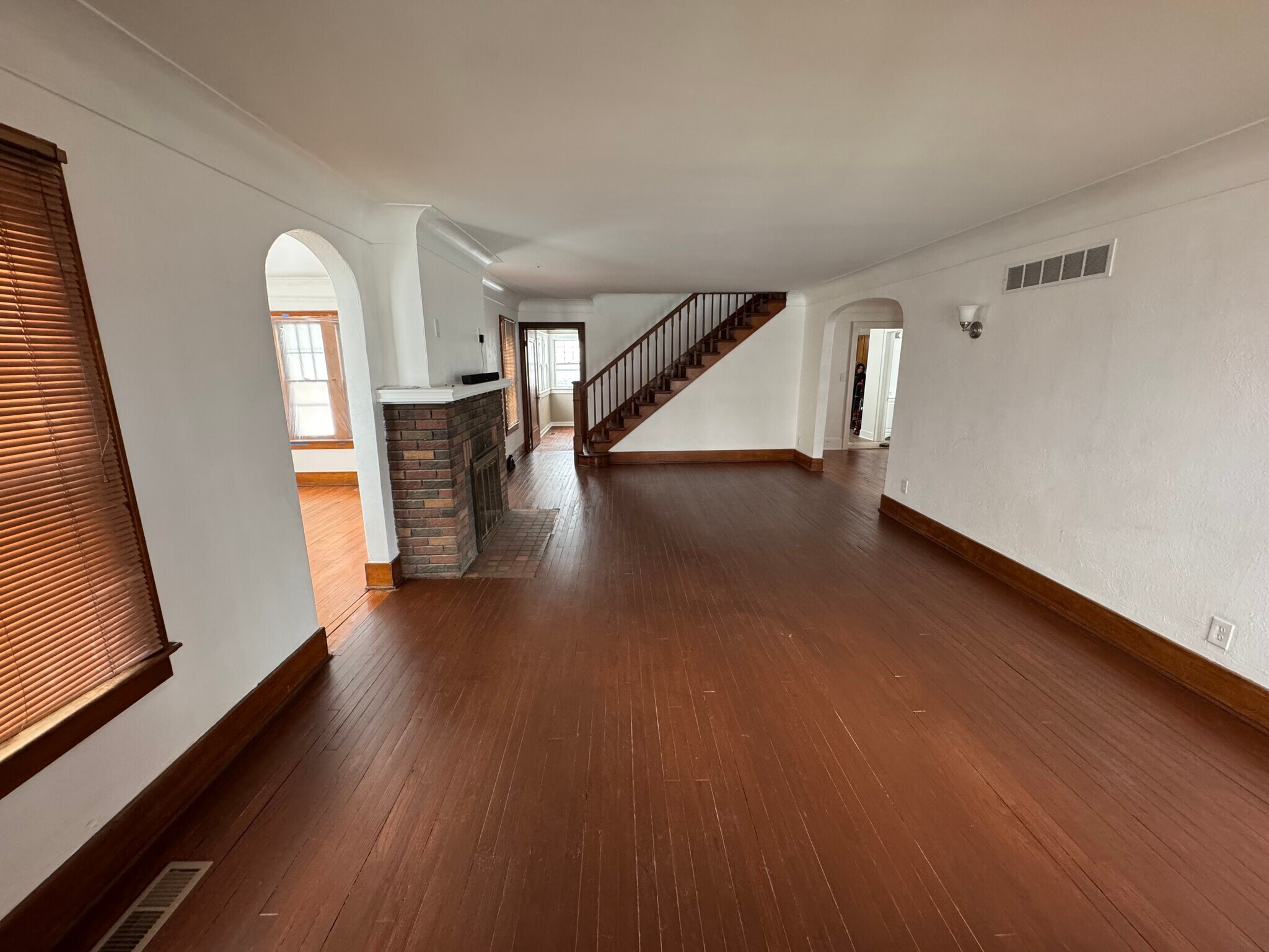 Building Photo - 721 Thomson St