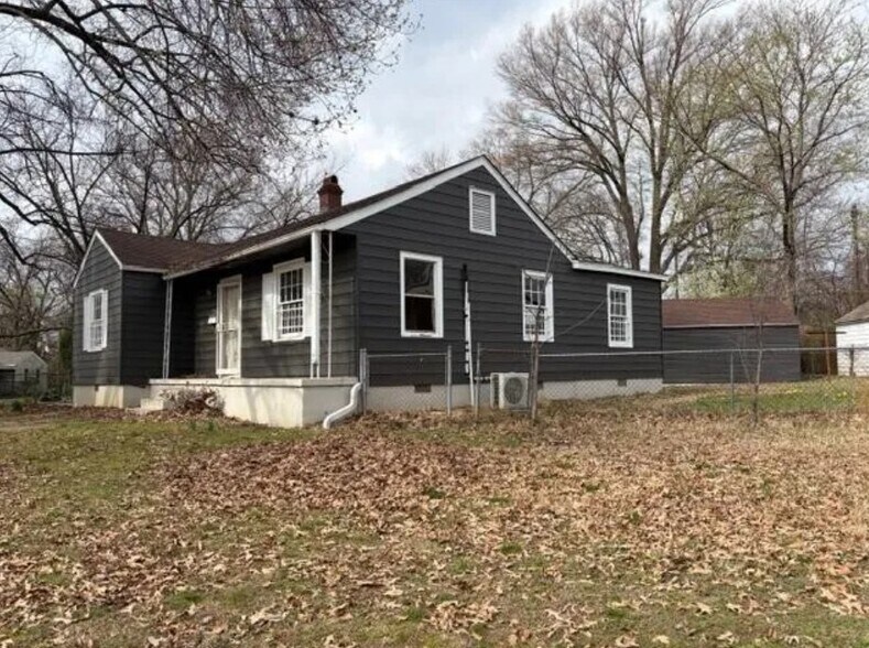 Building Photo - 2751 Henley Dr