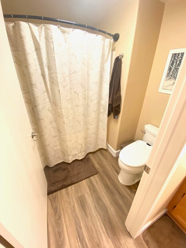 Building Photo - 1875 Baudouin Pl