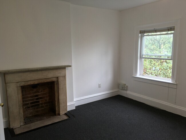 Building Photo - 146 Sussex St