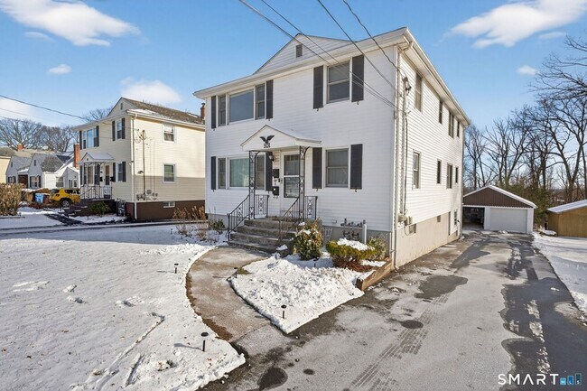 Building Photo - 985 Slater Rd