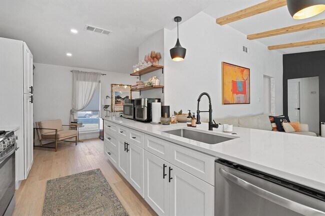 Building Photo - 4902 Carsonhill Dr