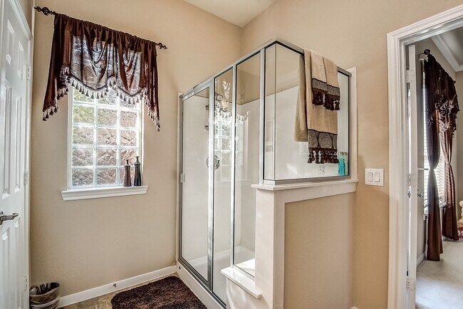 Building Photo - 18318 Hampton Hills Dr