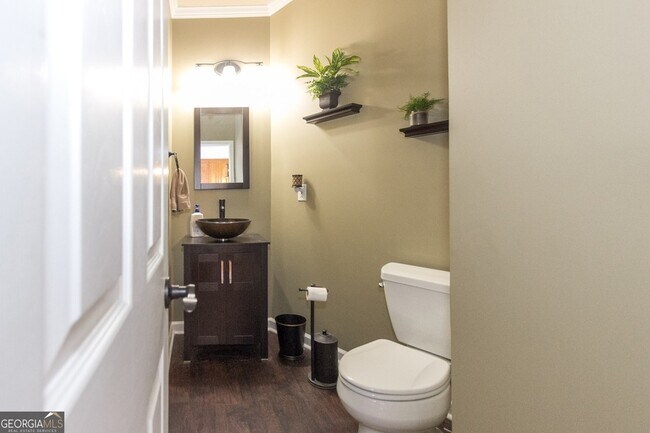 Building Photo - 5166 Wheeler Dr