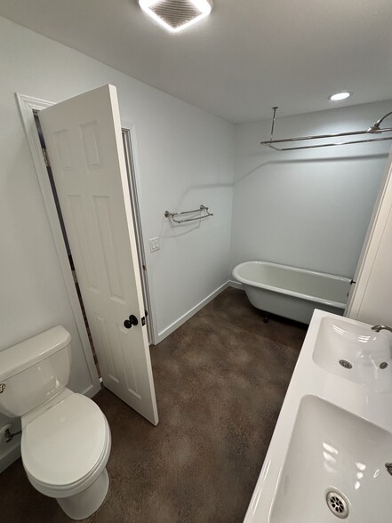 Bathroom #2 (master bath) - 1818 Alston Avenue