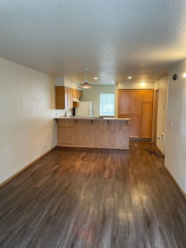 Building Photo - WMH150th03