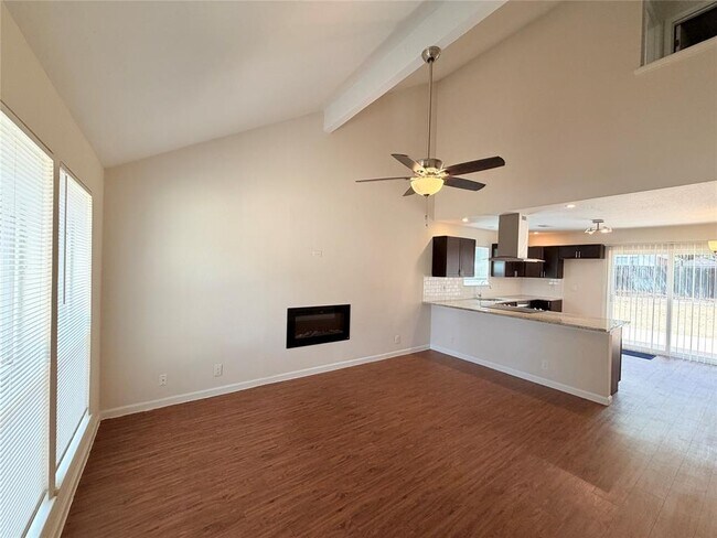 Building Photo - 1605 Parkwood Dr