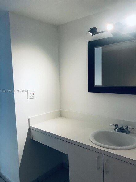 Building Photo - 17600 NW 68th Ave