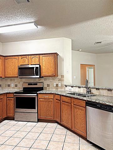 Building Photo - 9805 Nixon Dr