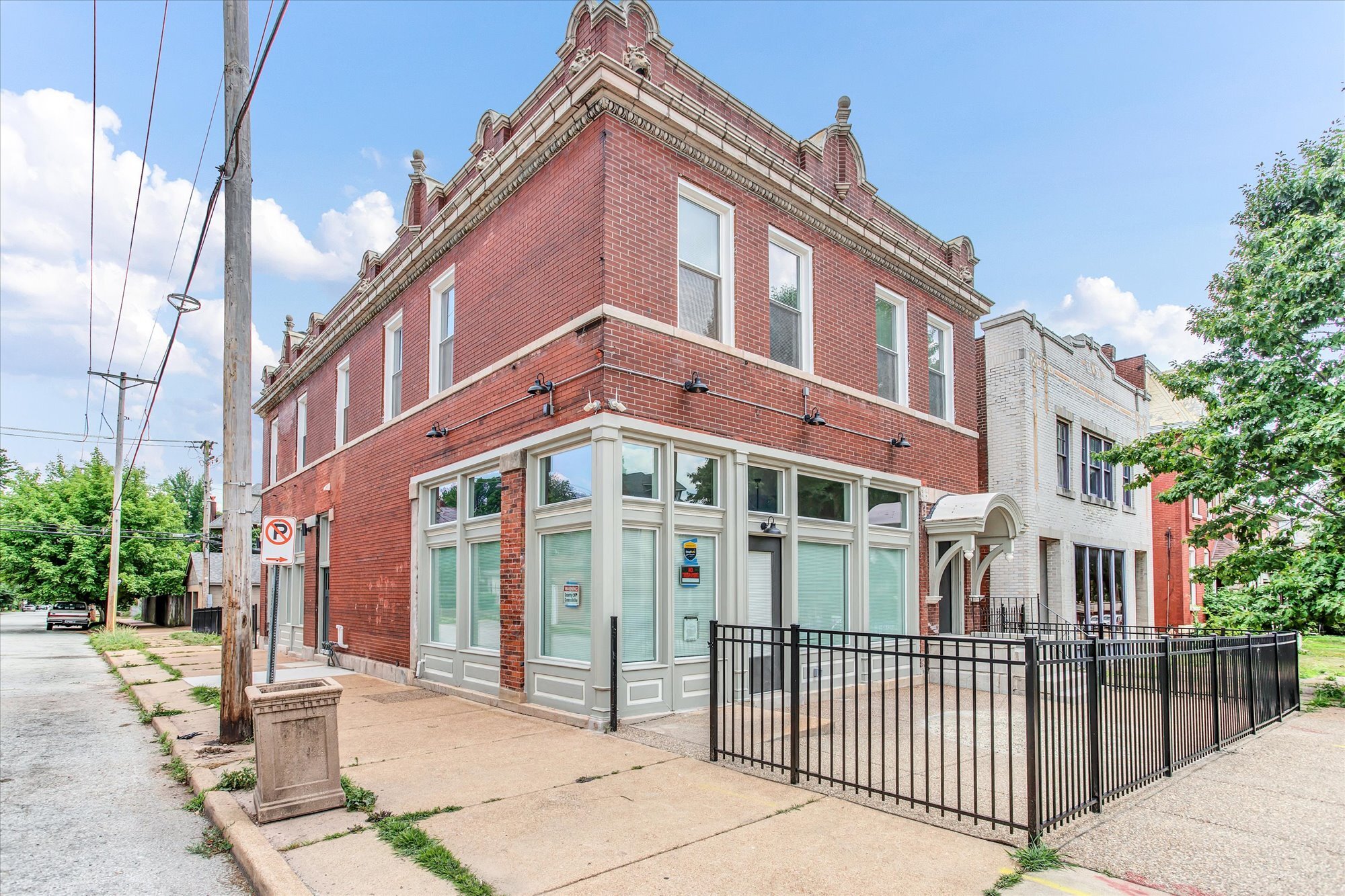 Building Photo - 3500 Magnolia Ave