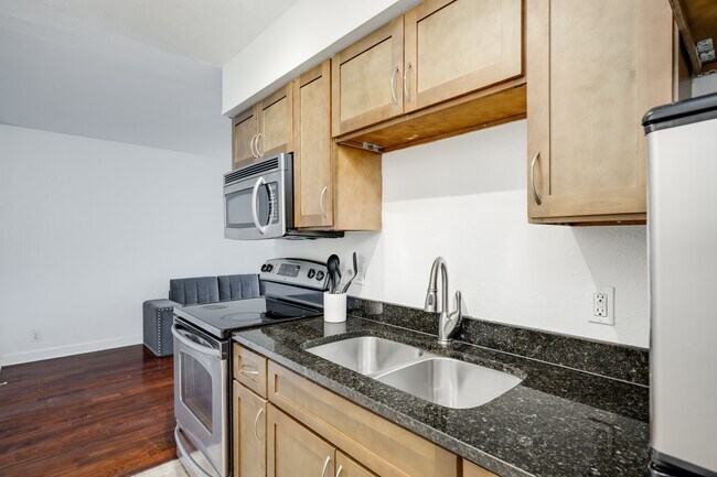 Building Photo - 2020 S Congress Ave
