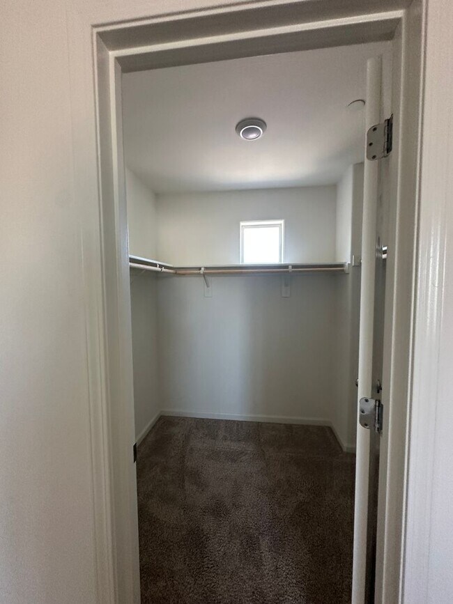 Building Photo - Beautiful newer home in a gated community