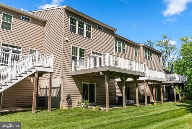 Building Photo - 18 Grace Dr