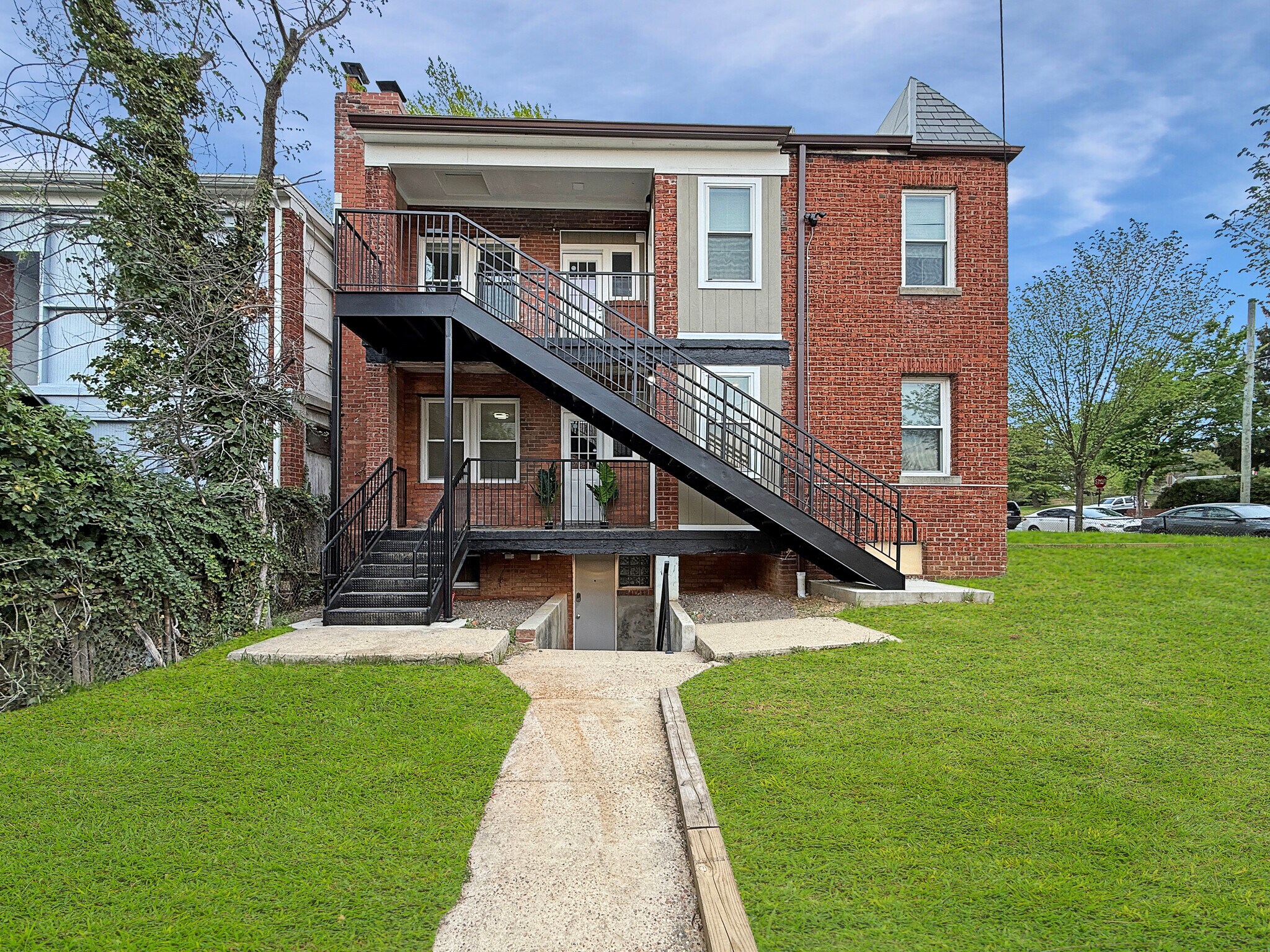 Building Photo - 4800 3rd St NW