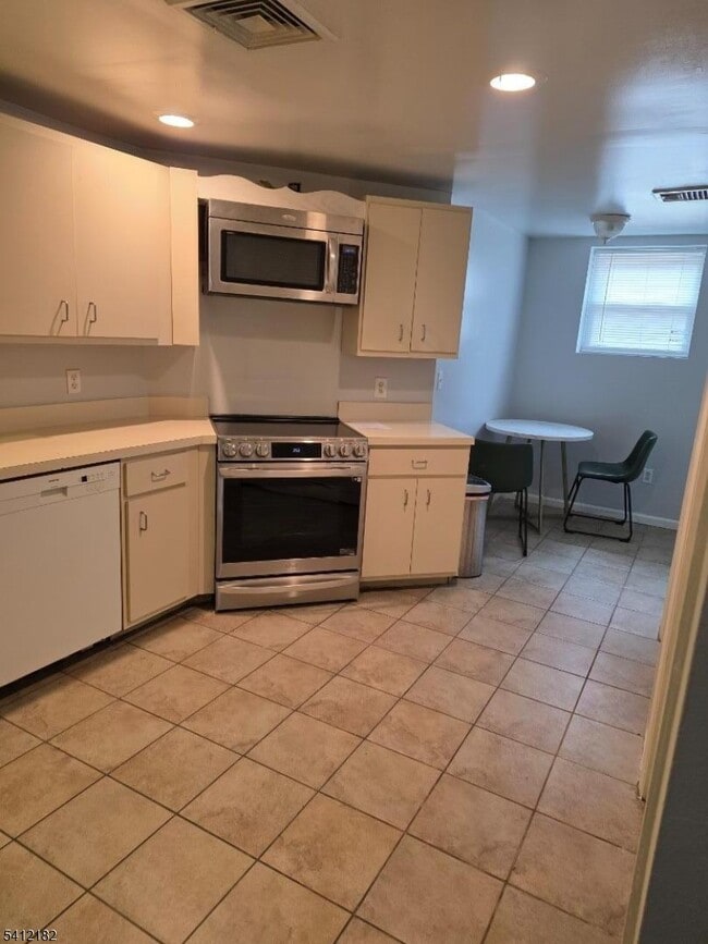 Building Photo - 81 Western Ave