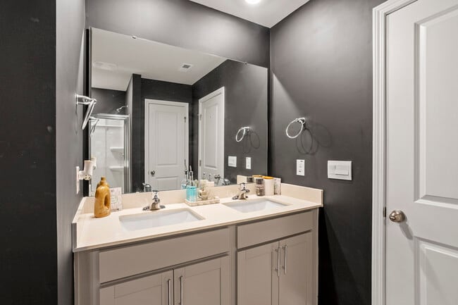 Building Photo - 68 Black Crk Dr