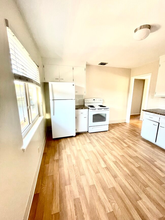 Kitchen - 2938 Brookdale Ave