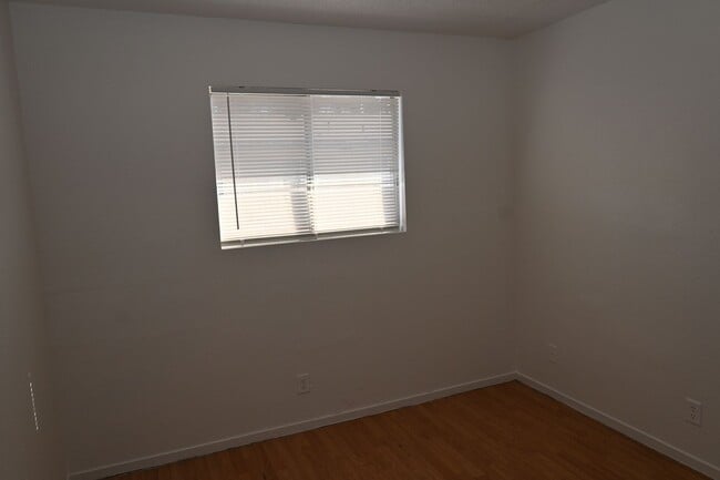 Building Photo - 2301 Stewart Ave #C C