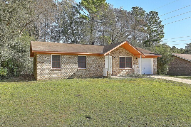 Building Photo - Lovely Ladson Brick Ranch!
