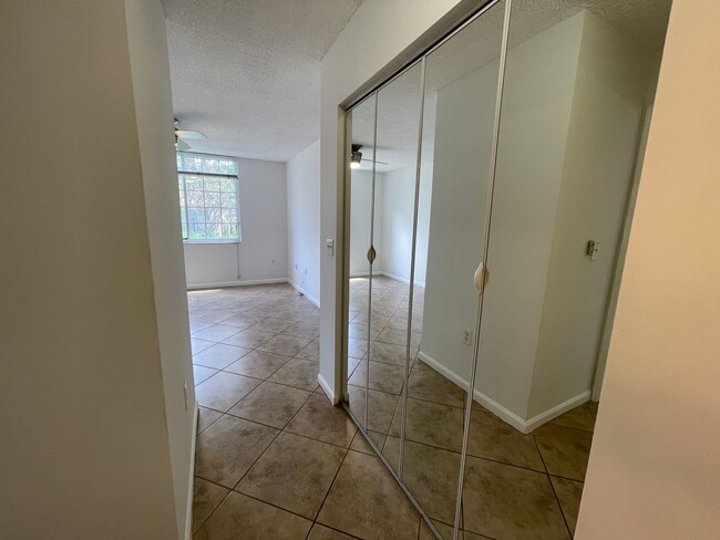 Building Photo - ANNUAL RENTAL - 1ST FLOOR 3 BED / 2 BATH C...