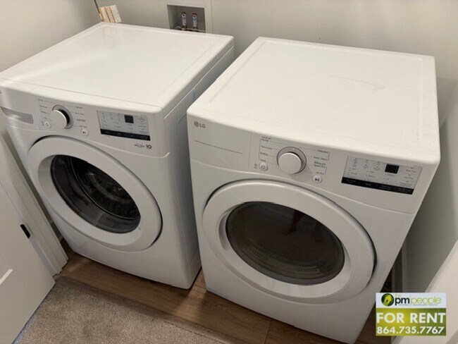 Building Photo - 3/2.5 Townhome in Excellent Greenville/Travelers Rest Location!