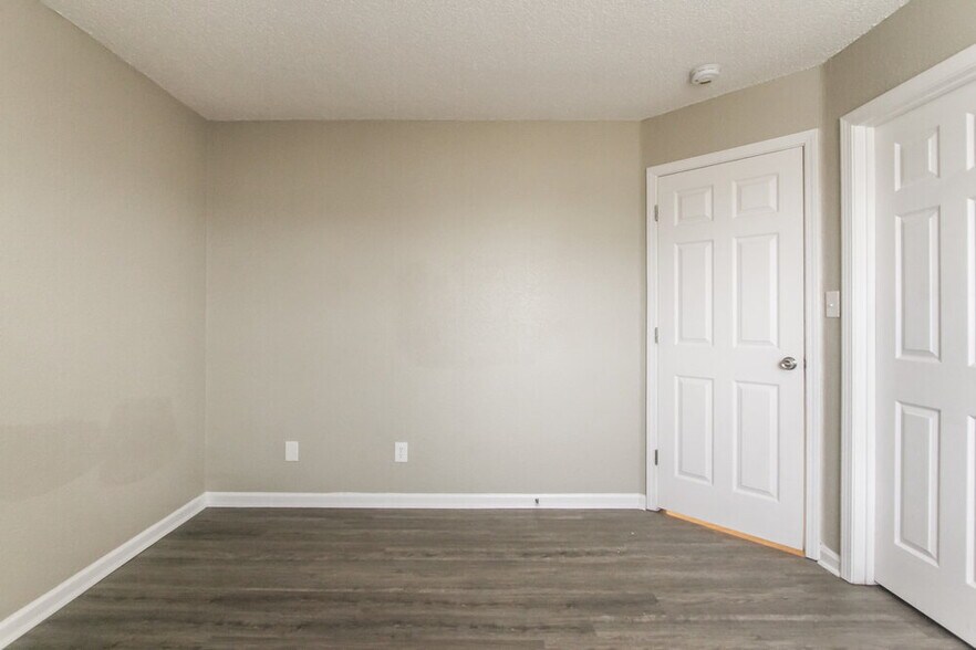 Building Photo - 607 Sweet Creek Dr