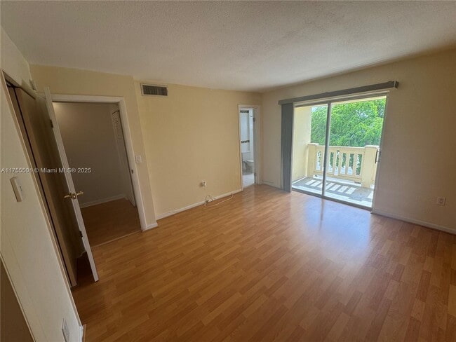 Building Photo - 8607 SW 137th Ave