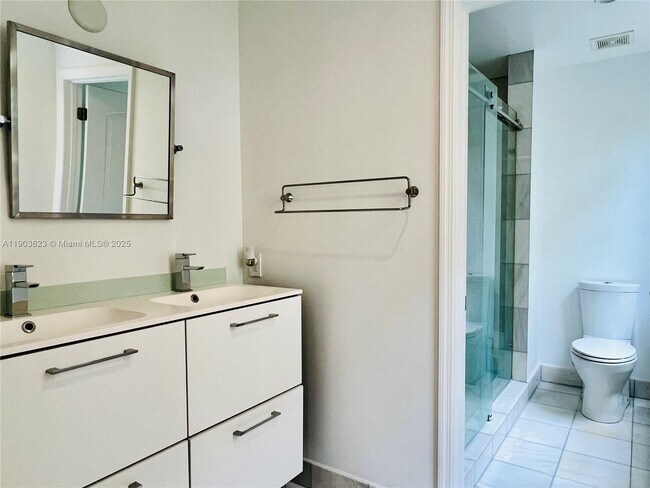 Building Photo - 215 Phoenetia Ave