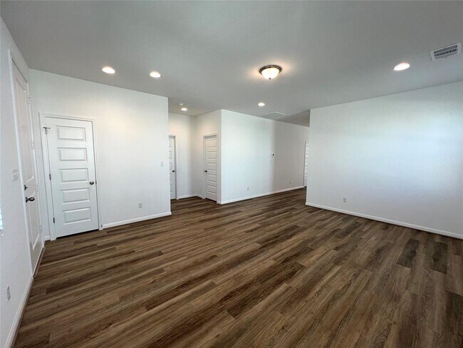 Building Photo - 302 Elm Br Trl