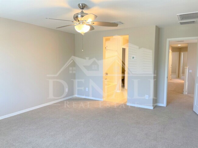 Building Photo - 905 S Canal Dr