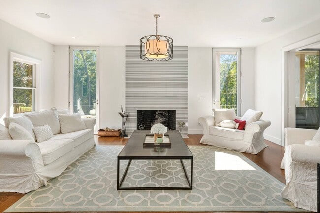 Building Photo - 1 Paumanok Rd