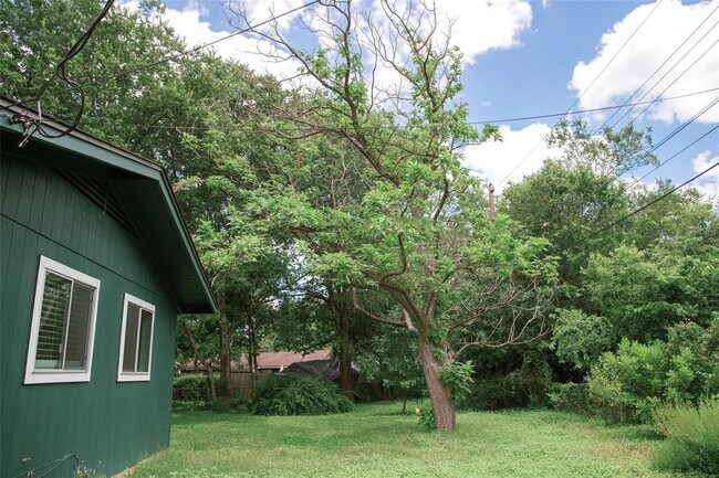 Building Photo - 1403 Randy Cir