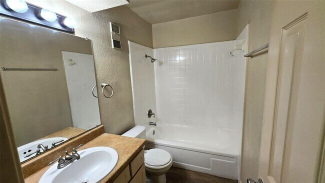 Building Photo - 8100 Creekbend Dr