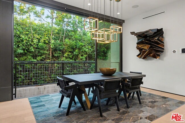 Building Photo - 418 N Sweetzer Ave